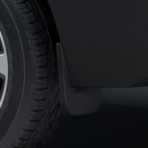 Zadaj blatne zavesice, oblikovane